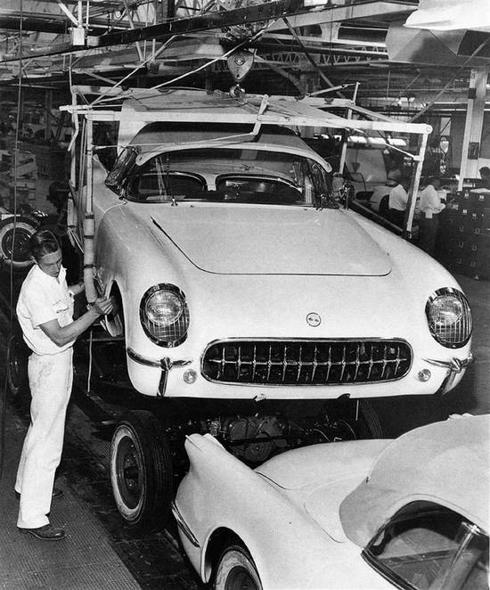 1953_Chevrolet_Corvette_Assembly_Line_St._Louis_Missouri_B_w.jpg