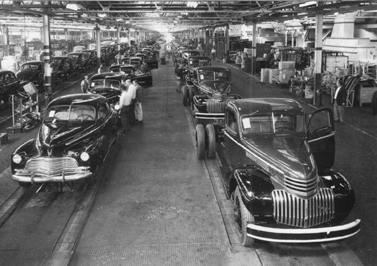 1946_Chevrolet_Assembly_Line_B_W.jpg