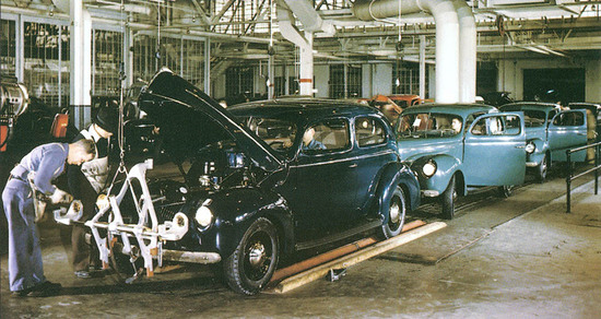 1940_Ford_Assembly_Line.jpg